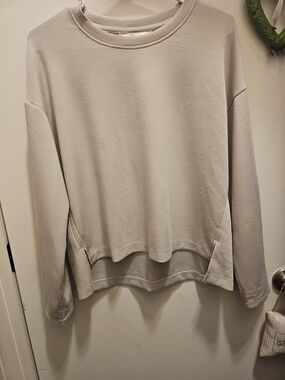 Spanx Airessensials Crewneck Slit Sweatshirt LG Clean Girl Preppy Indie
